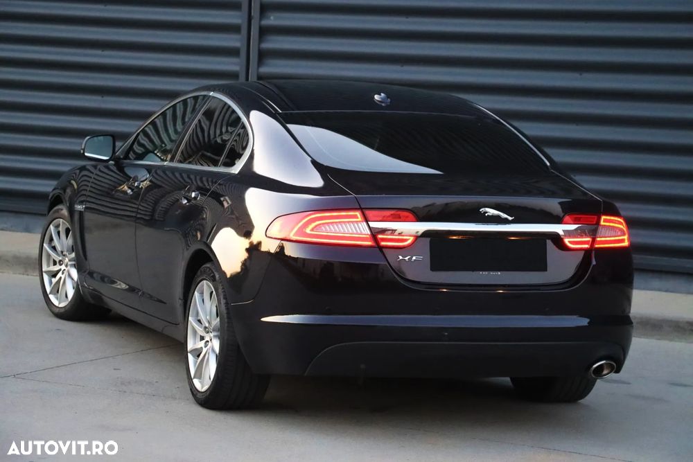 Jaguar XF 2.2D Portfolio - 10