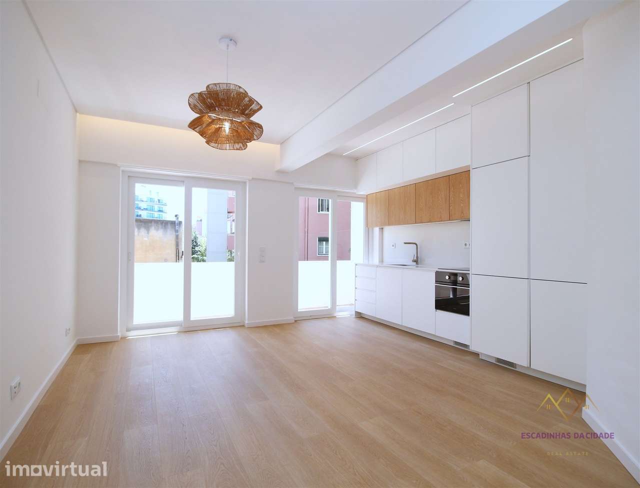 Apartamento T2 remodelado e equipado na Rua da Senhora da Glória Graça - Grande imagem: 2/31