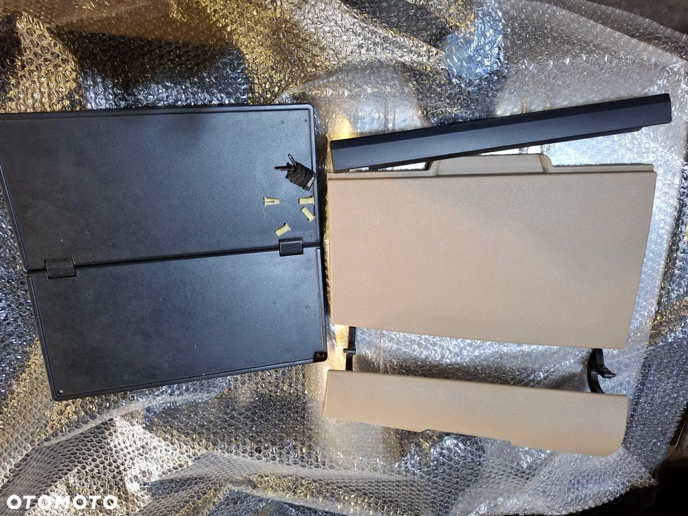 Stolik do mp4 kompletny - 2