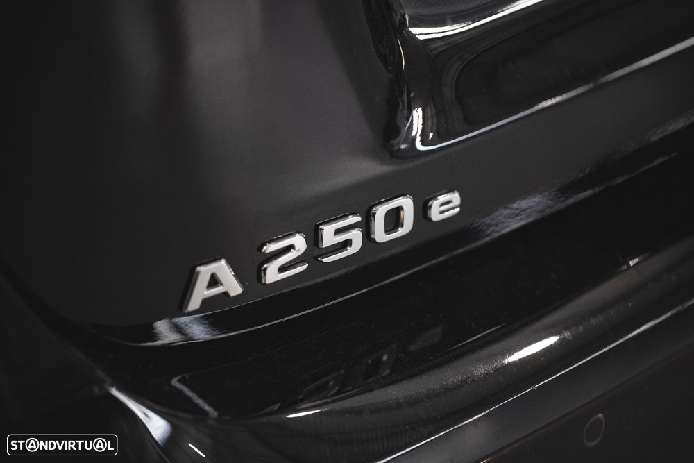 Mercedes-Benz A 250 e 8G-DCT AMG Line - 13