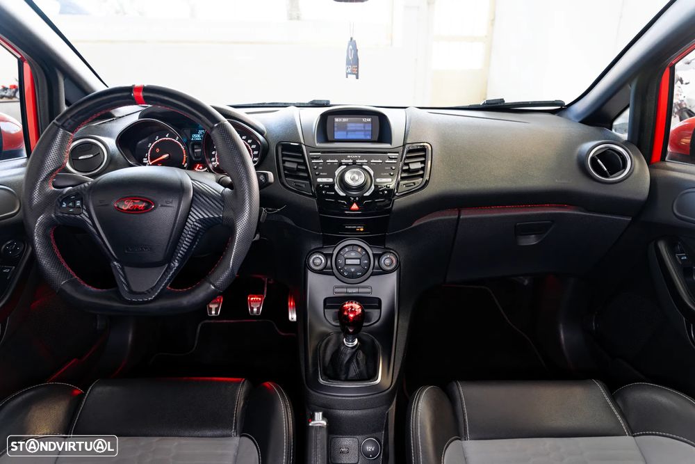 Ford Fiesta 1.6 T ST - 11