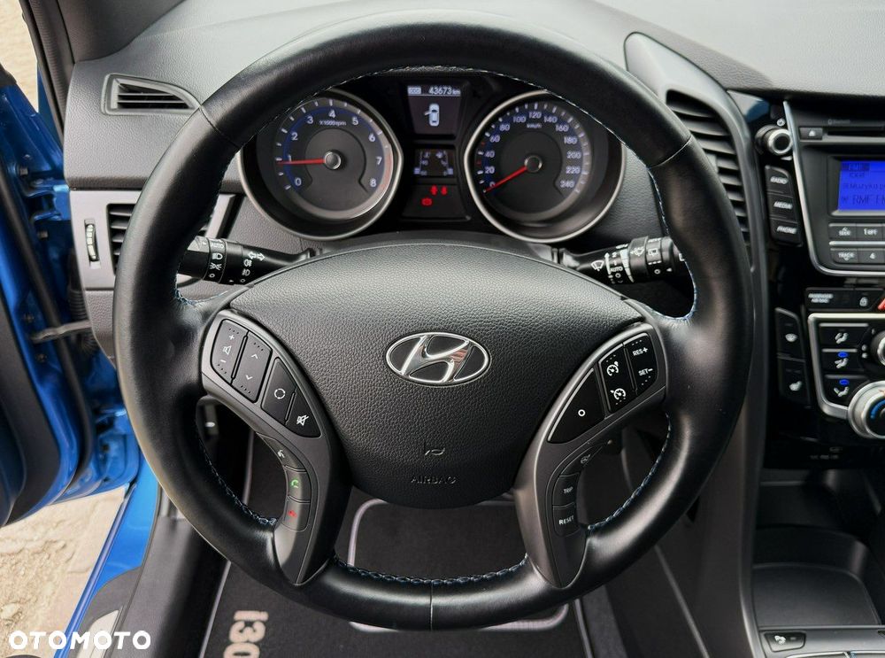 Hyundai i30 blue 1.4 Passion - 30