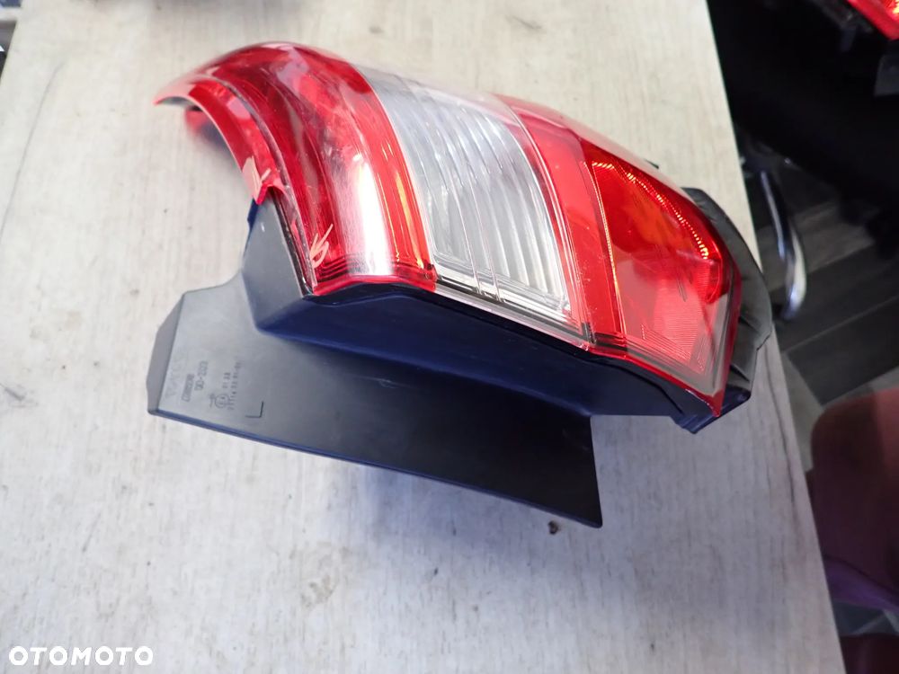 TOYOTA YARIS III LAMPA PRAWY TYŁ 0D-204 - 3
