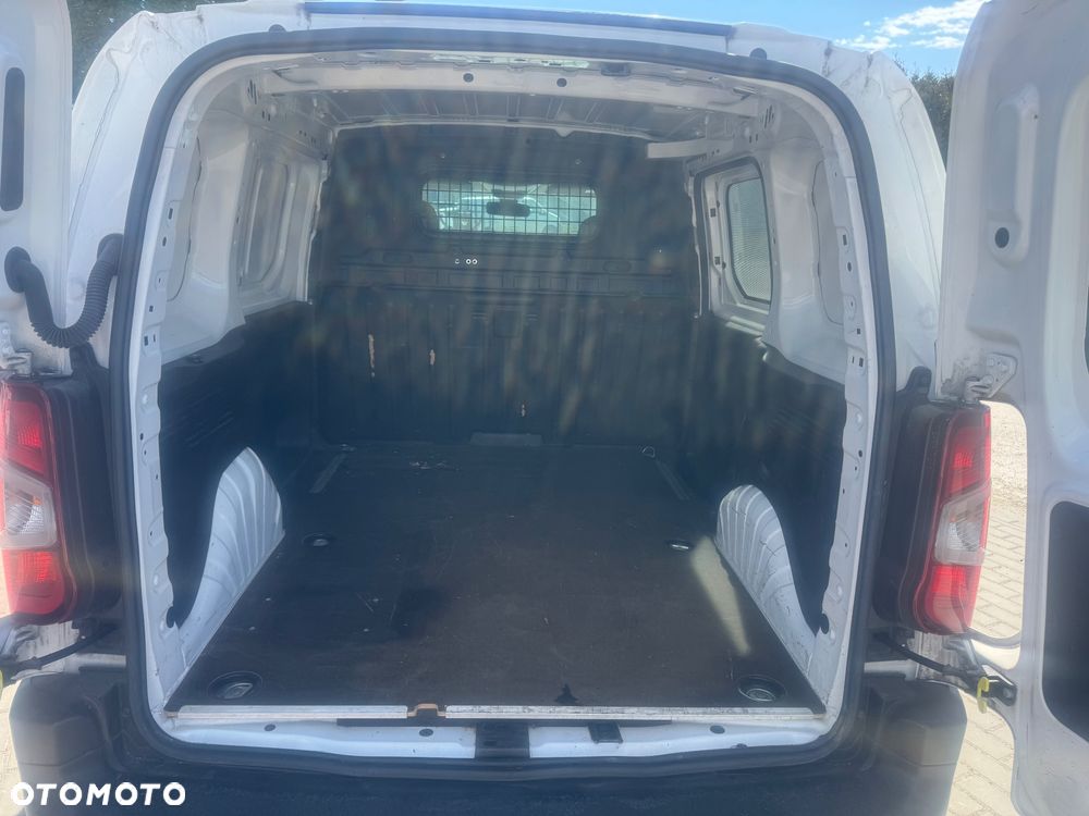 Opel COMBO - 11