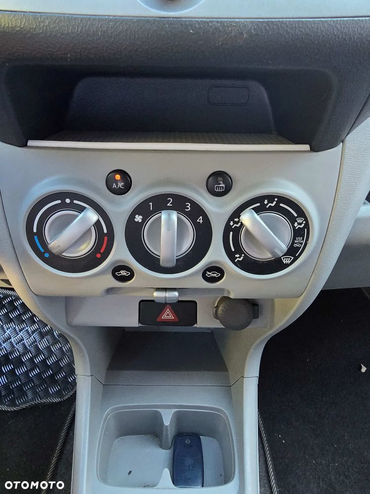 Nissan Pixo - 10