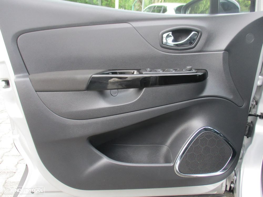 Renault Captur 1.5 dCi Exclusive XMOD - 22
