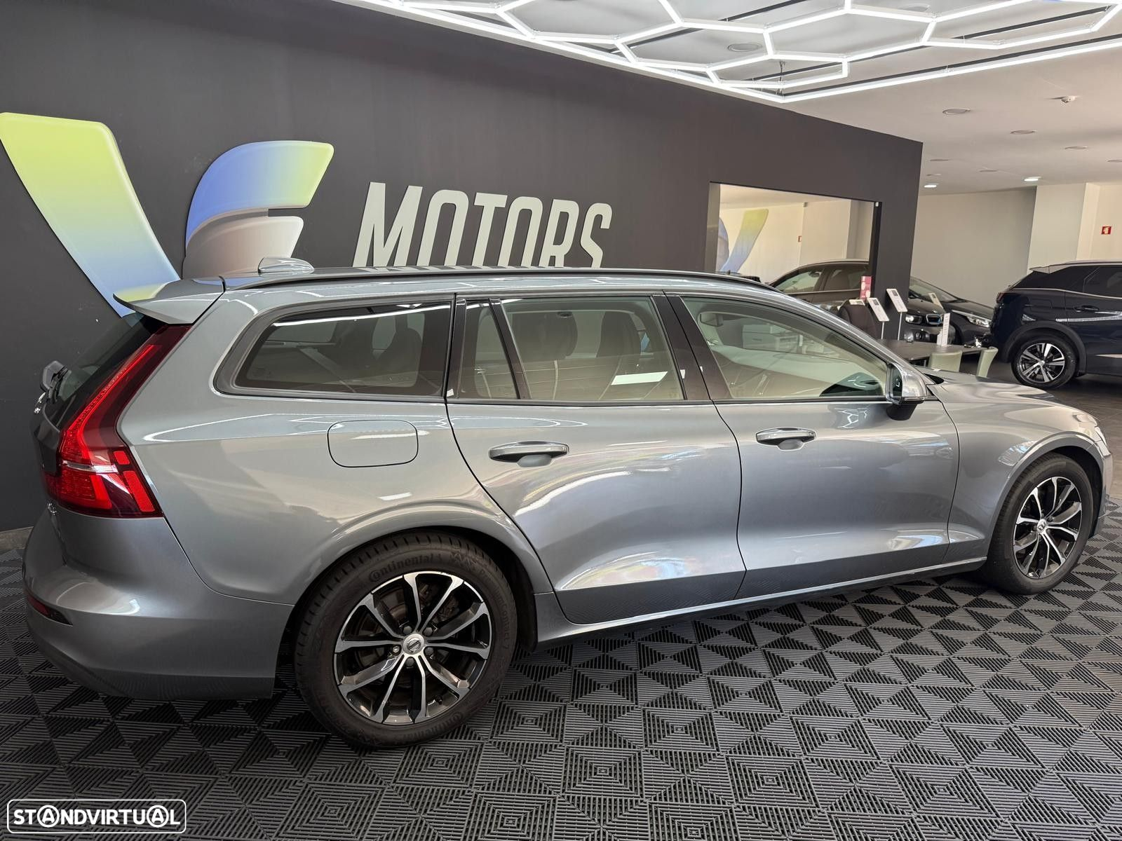 Volvo V60 2.0 D3 Momentum Plus - 8