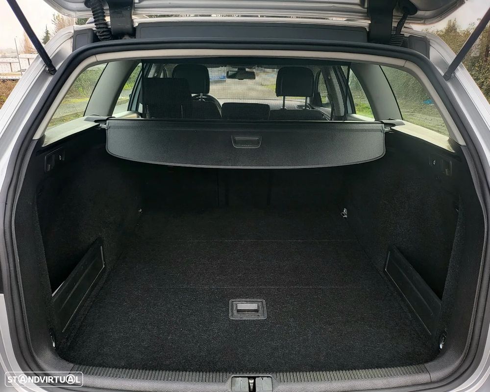 VW Passat Variant 1.6 TDI BlueMotion - 11