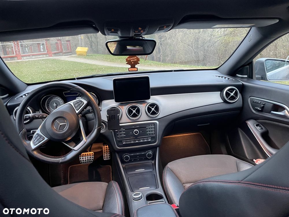 Mercedes-Benz CLA 200 7G-DCT AMG Line - 10