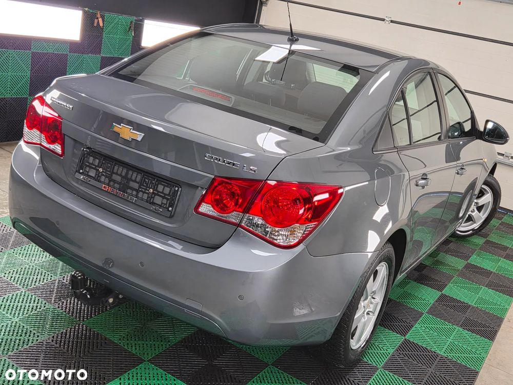 Chevrolet Cruze 1.6 LS+ - 12