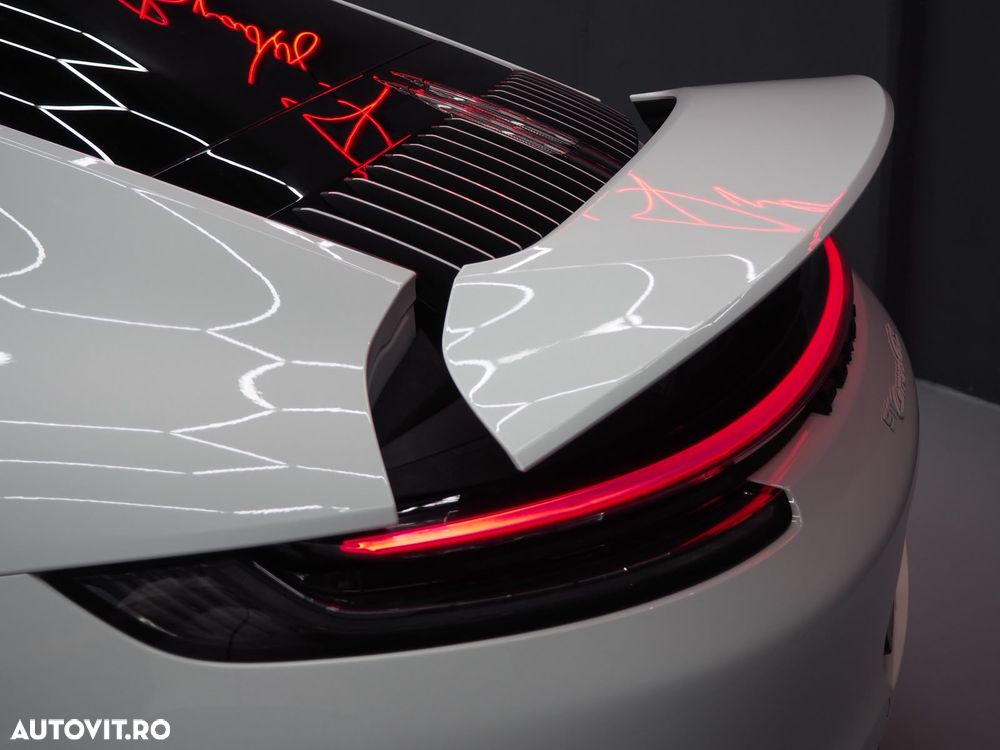 Porsche 911 Carrera GTS PDK - 8