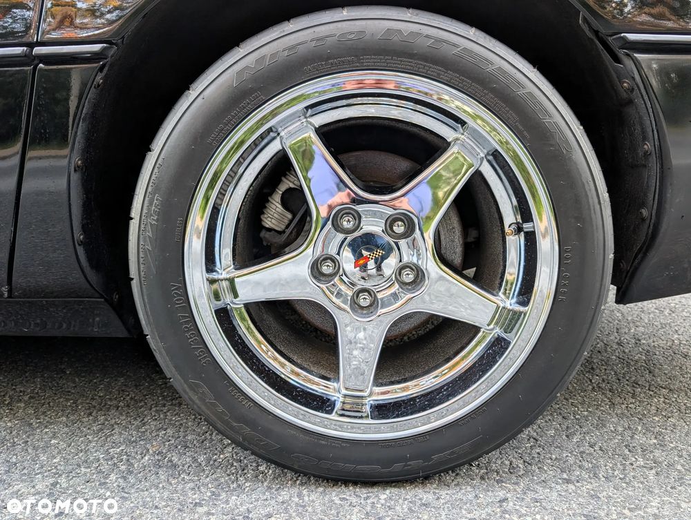 Chevrolet Corvette - 9