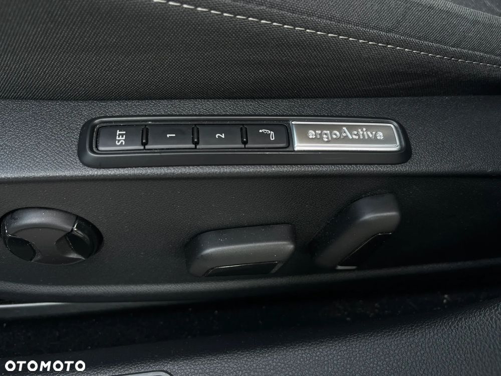 Volkswagen Golf - 23