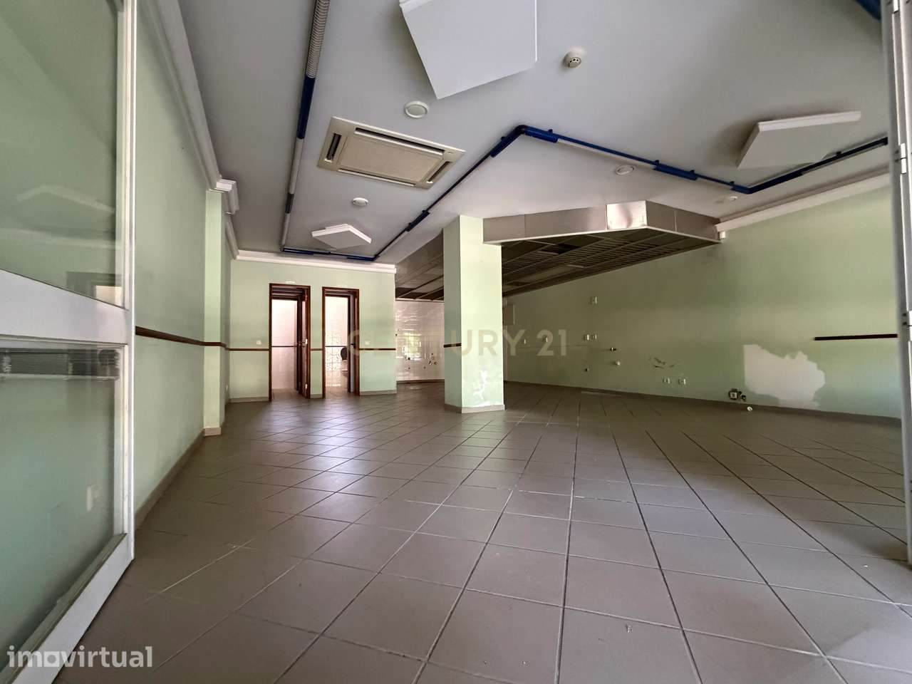 Loja ampla com potencial para apartamento - Grande imagem: 2/16