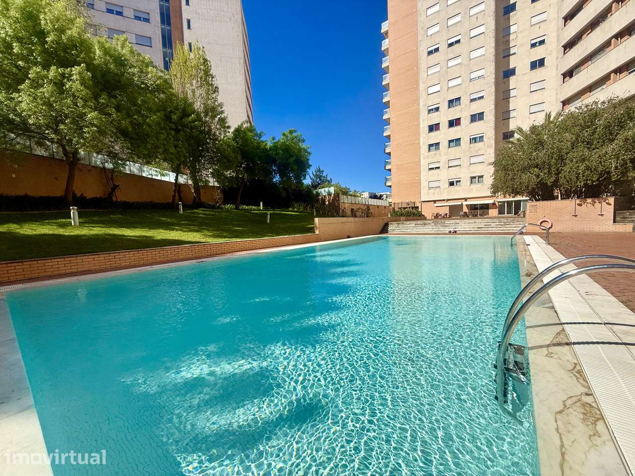 T2 ALTA DE LISBOA COM PISCINA E TERRAÇO DE 112m2 - Grande imagem: 2/36