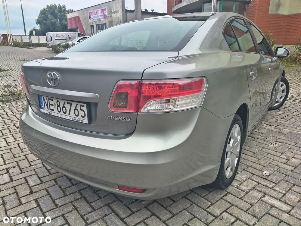 Toyota Avensis 1.6 Active - 11