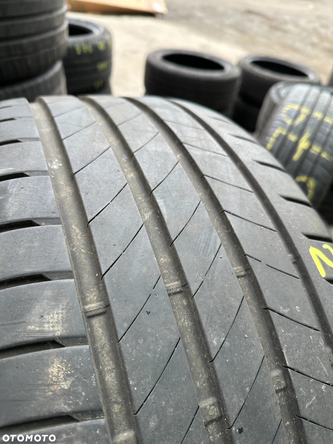 285/35x20 Bridgestone - 3