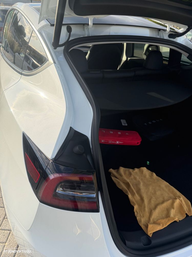 Tesla Model Y Long Range Dual Motor AWD - 12
