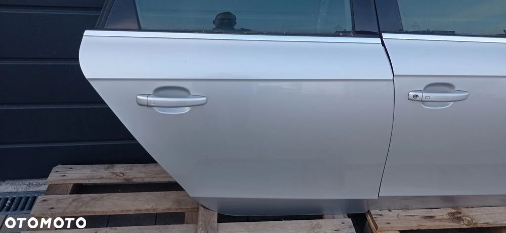 AUDI A4 B8 Sedan drzwi lewe  tylne LX7W - 10