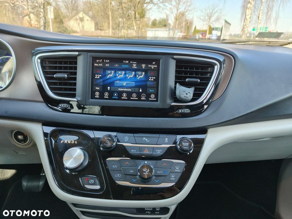 Chrysler Pacifica - 10