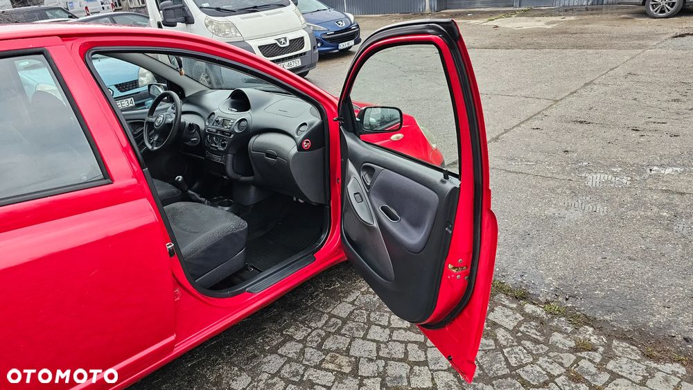 Toyota Yaris 1.4 D-4D Base - 12