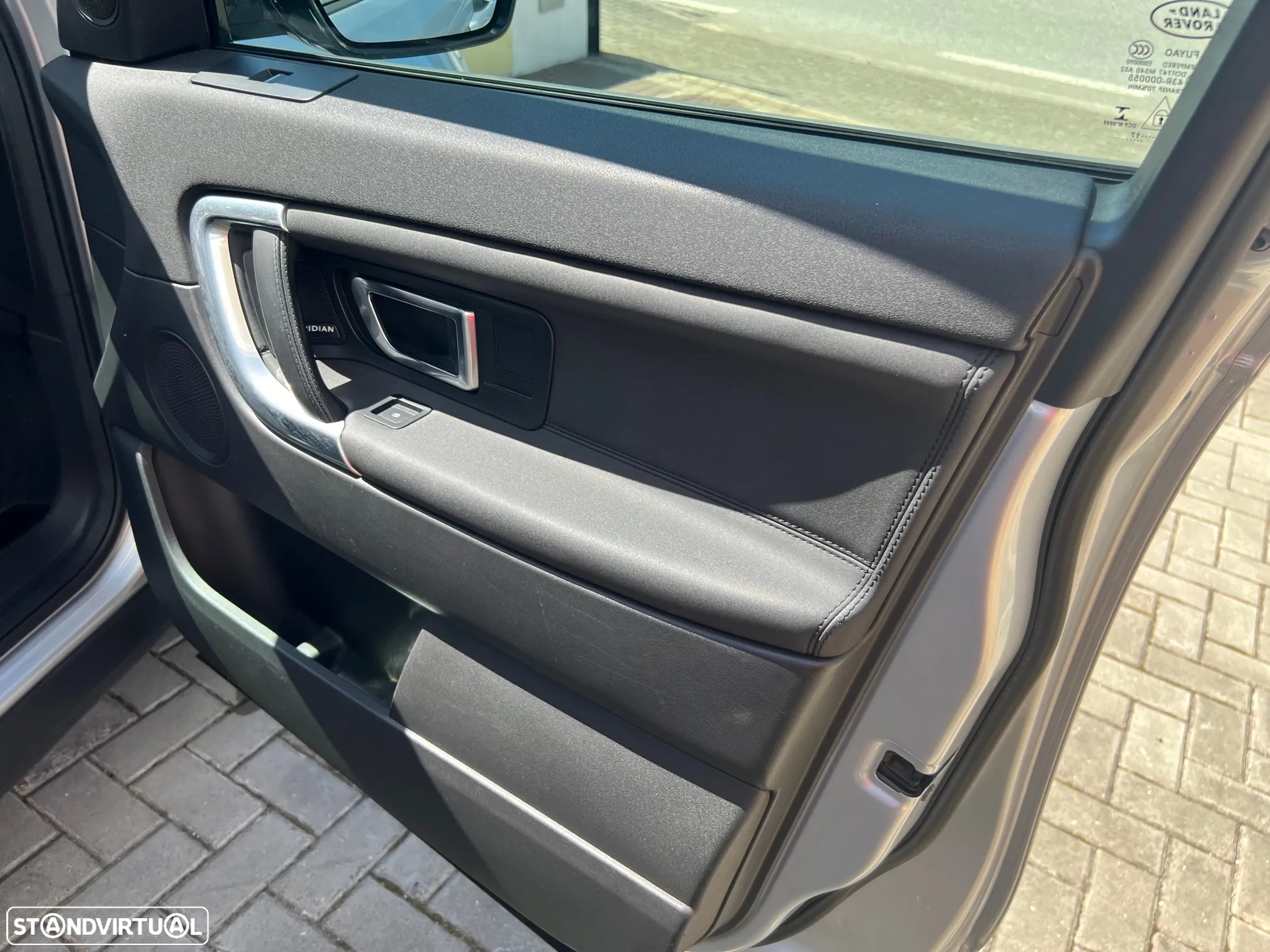Land Rover Discovery Sport 2.0 eD4 HSE - 37