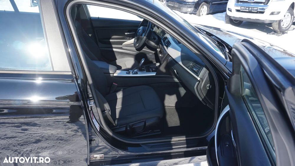 BMW Seria 3 318d Aut. Blue Performance - 11