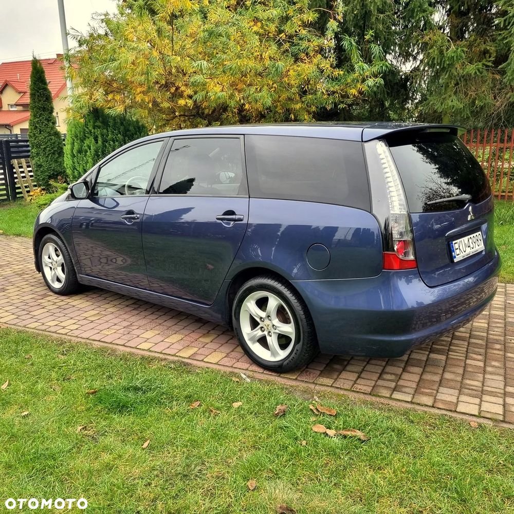 Mitsubishi Grandis 2.4 Intense - 28