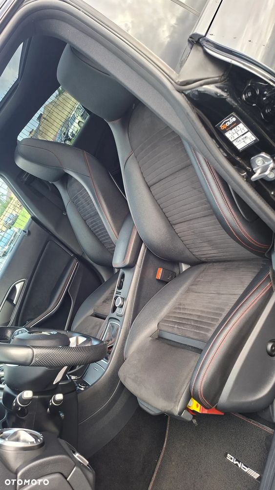 Mercedes-Benz CLA 180 AMG Line - 21