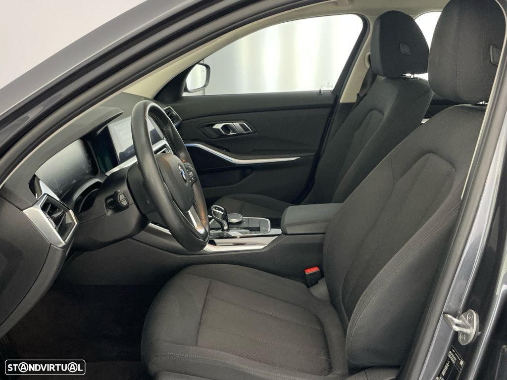 BMW 330 e Auto - 11
