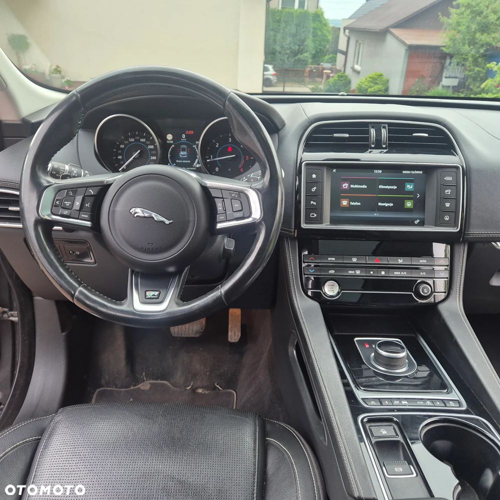 Jaguar F-Pace 2.0 i4D AWD R-Sport - 12
