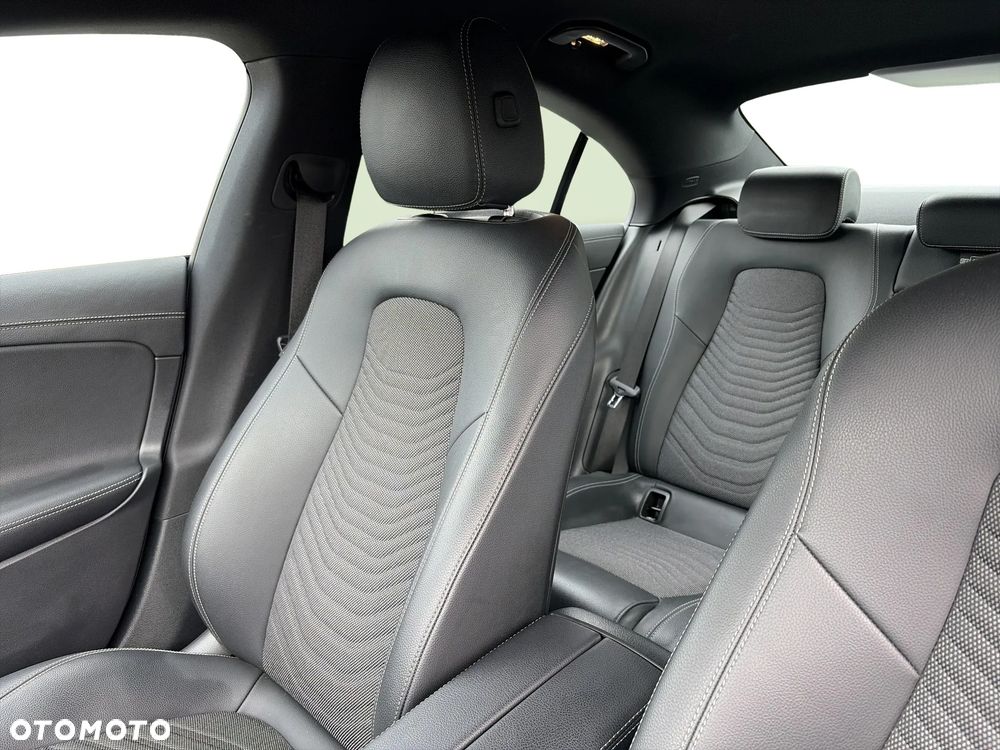 Mercedes-Benz CLA 200 Progressive 7G-DCT - 14