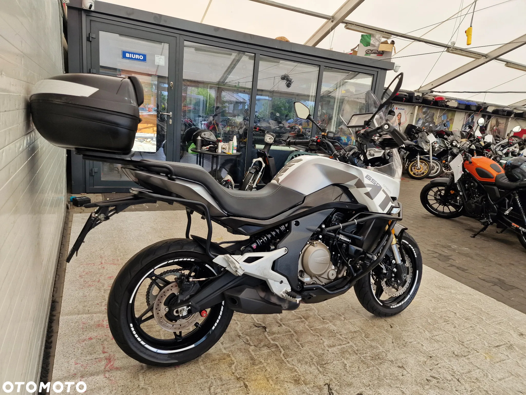 CFMoto MT - 10