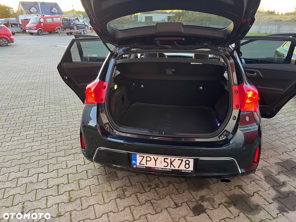 Toyota Auris 1.6 Premium + - 10