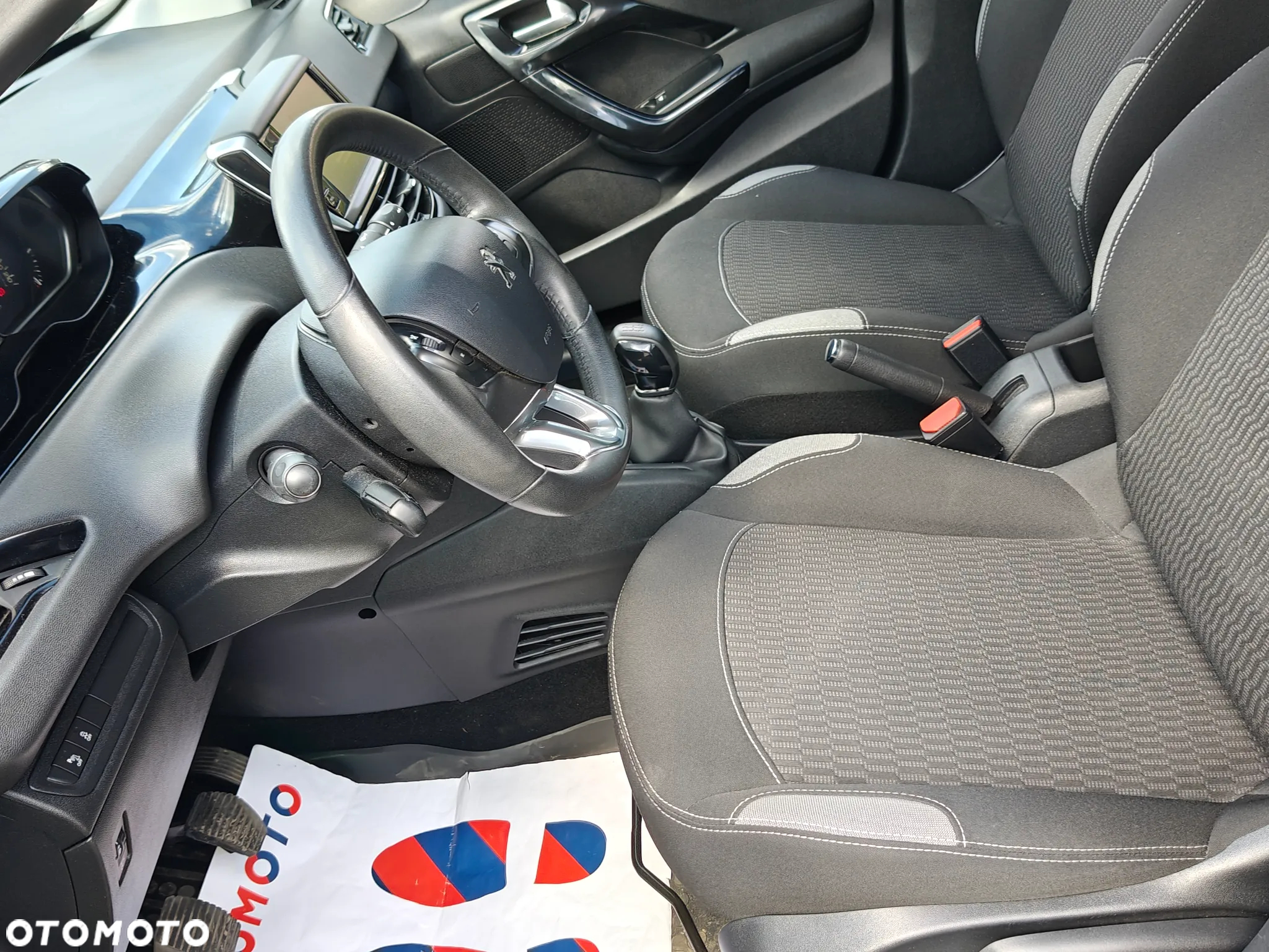 Peugeot 208 1.2 PureTech GPF Allure S&S - 6