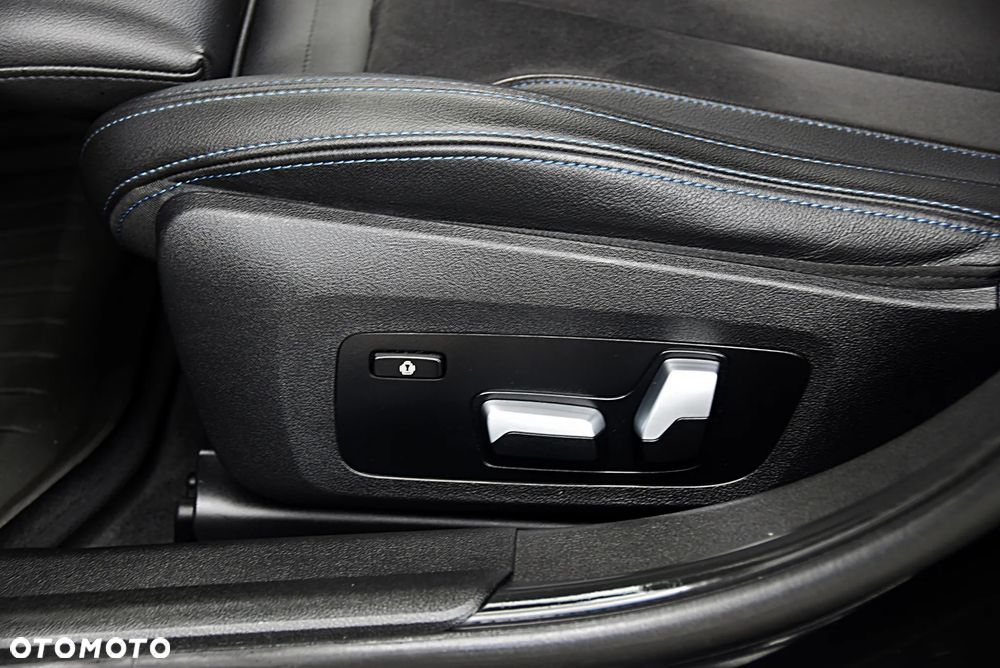 BMW Seria 3 330i xDrive - 31