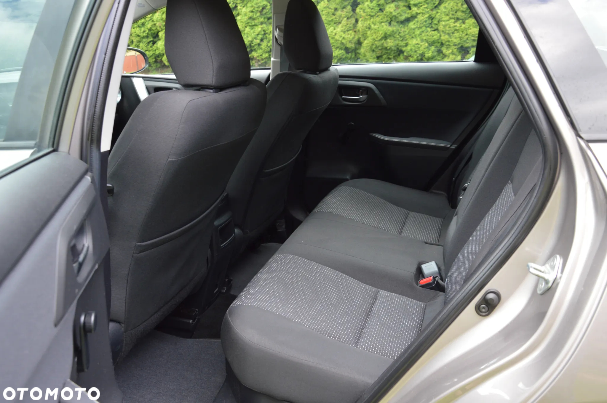 Toyota Auris 1.8 HSD Prestige NAVI - 29