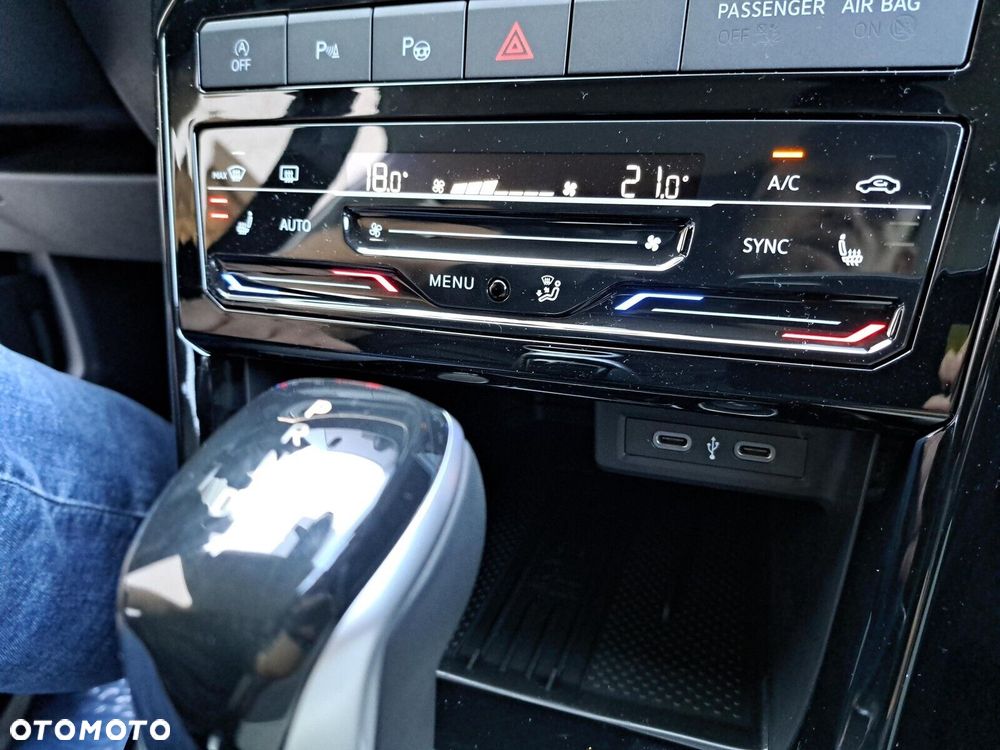 Volkswagen T-Cross - 32