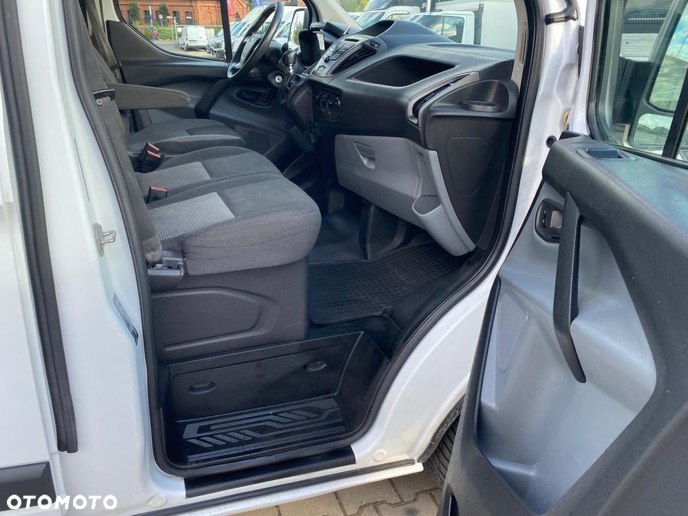 Ford TRANSIT CUSTOM - 19