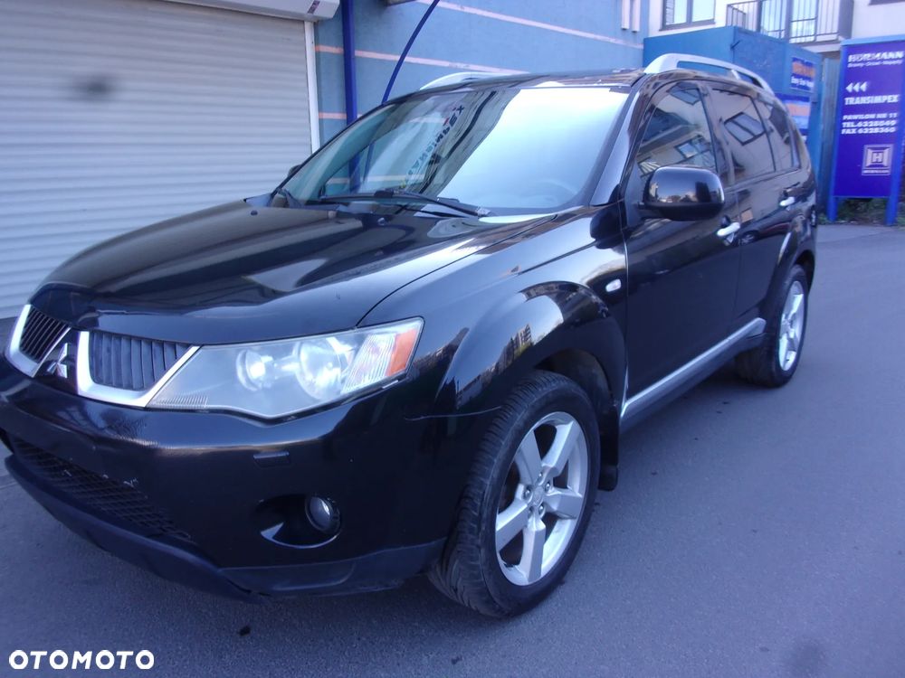 Mitsubishi Outlander - 2