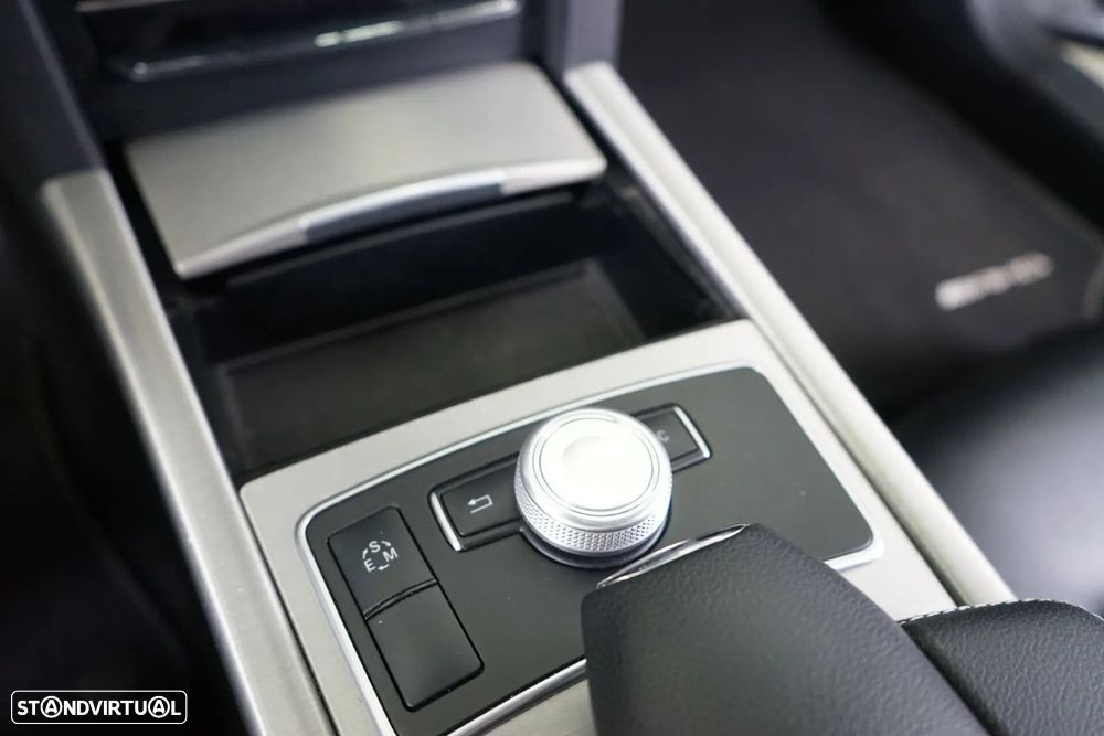 Mercedes-Benz E 220 CDi Avantgarde BlueEfficiency Auto - 31