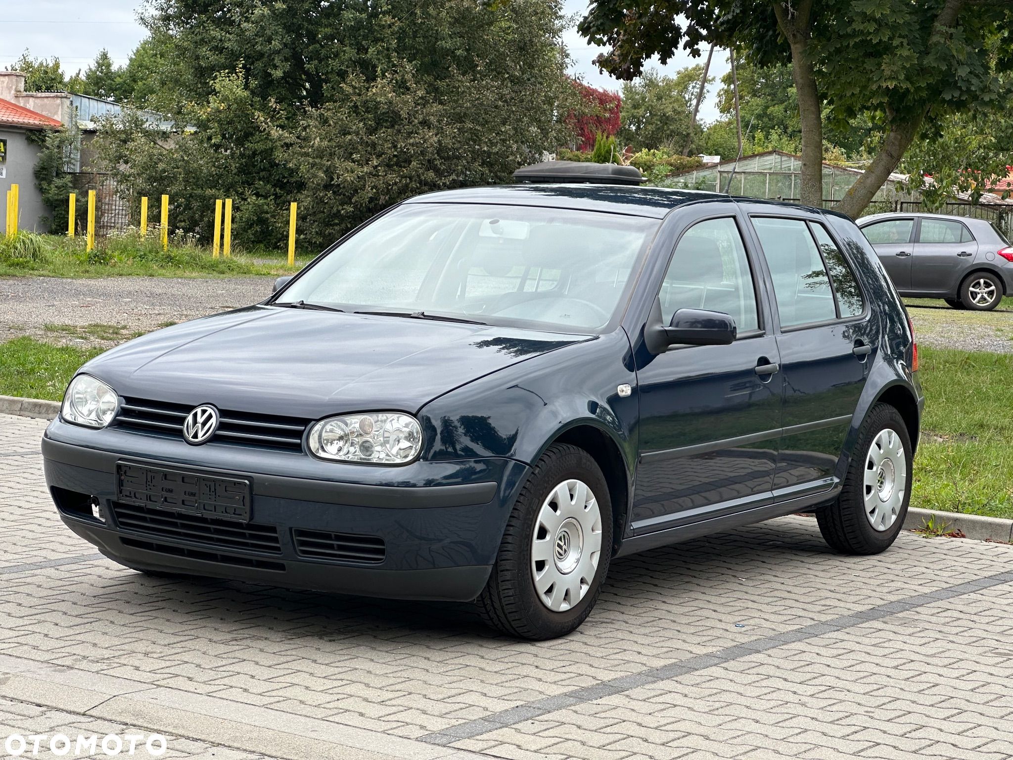 Volkswagen Golf - 1