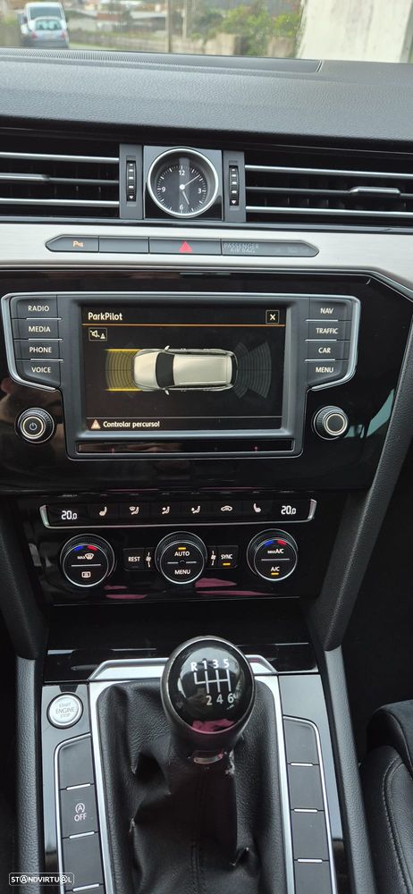 VW Passat Variant 2.0 TDi Highline - 30