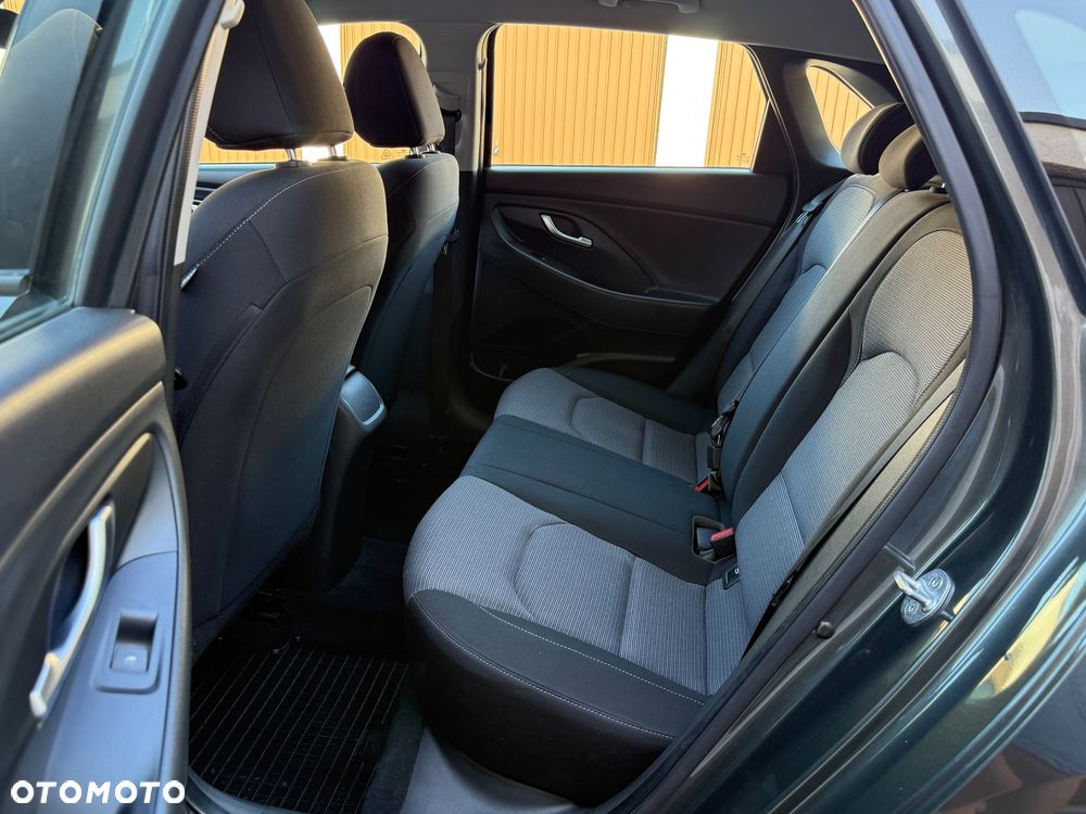 Hyundai i30 1.5 DPI Classic + - 7