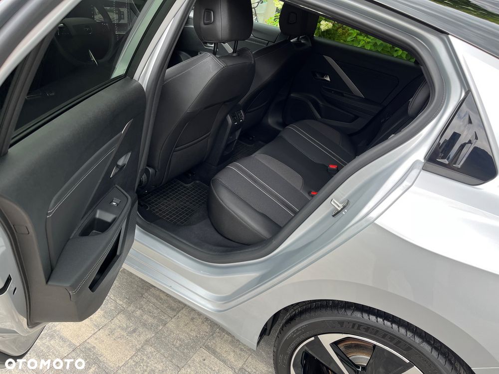 Opel Astra 1.2 T GS Line S&S - 16
