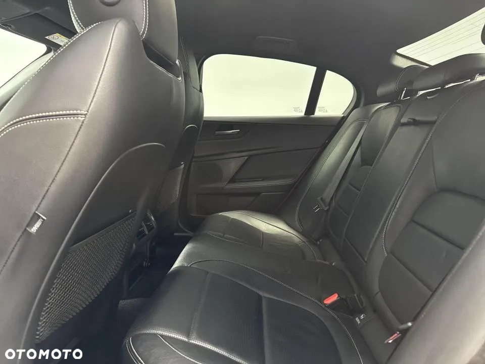 Jaguar XE 2.0 D AWD R-Sport - 20