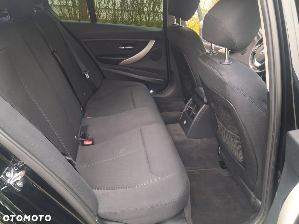 BMW Seria 3 318d Sport Line - 18