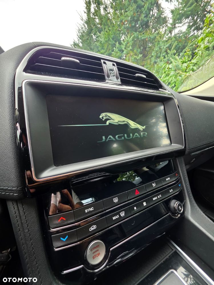 Jaguar F-Pace 20d Prestige - 31
