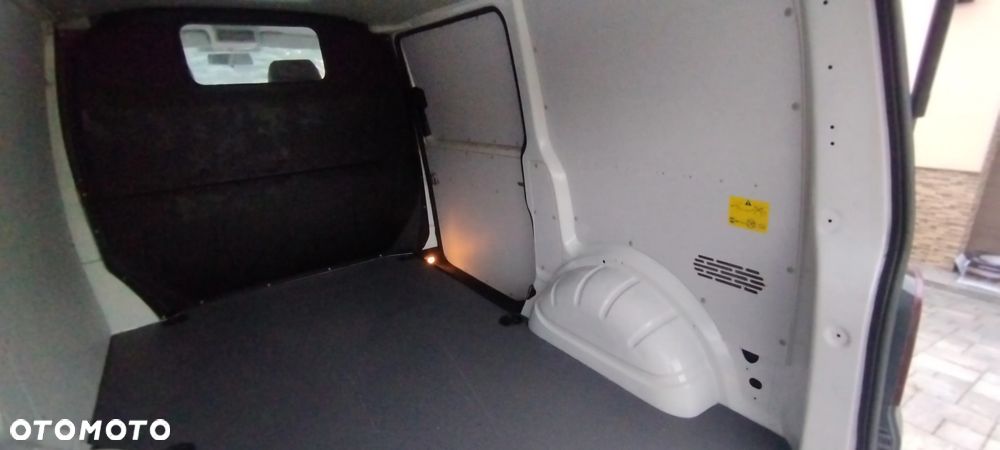 Volkswagen Transporter T5 - 6