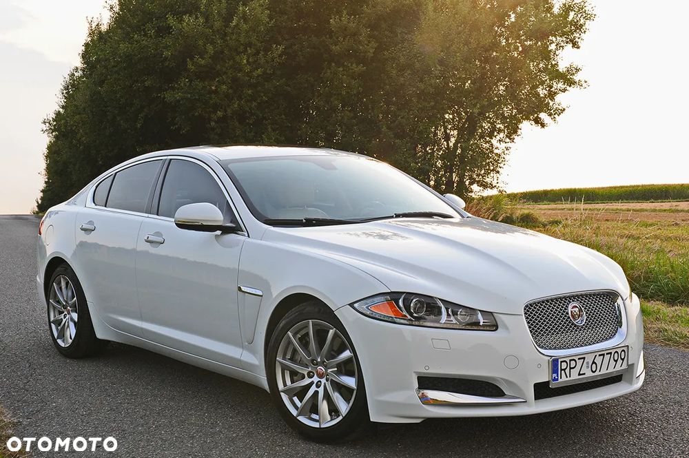 Jaguar XF 2.0 T Premium Luxury - 4